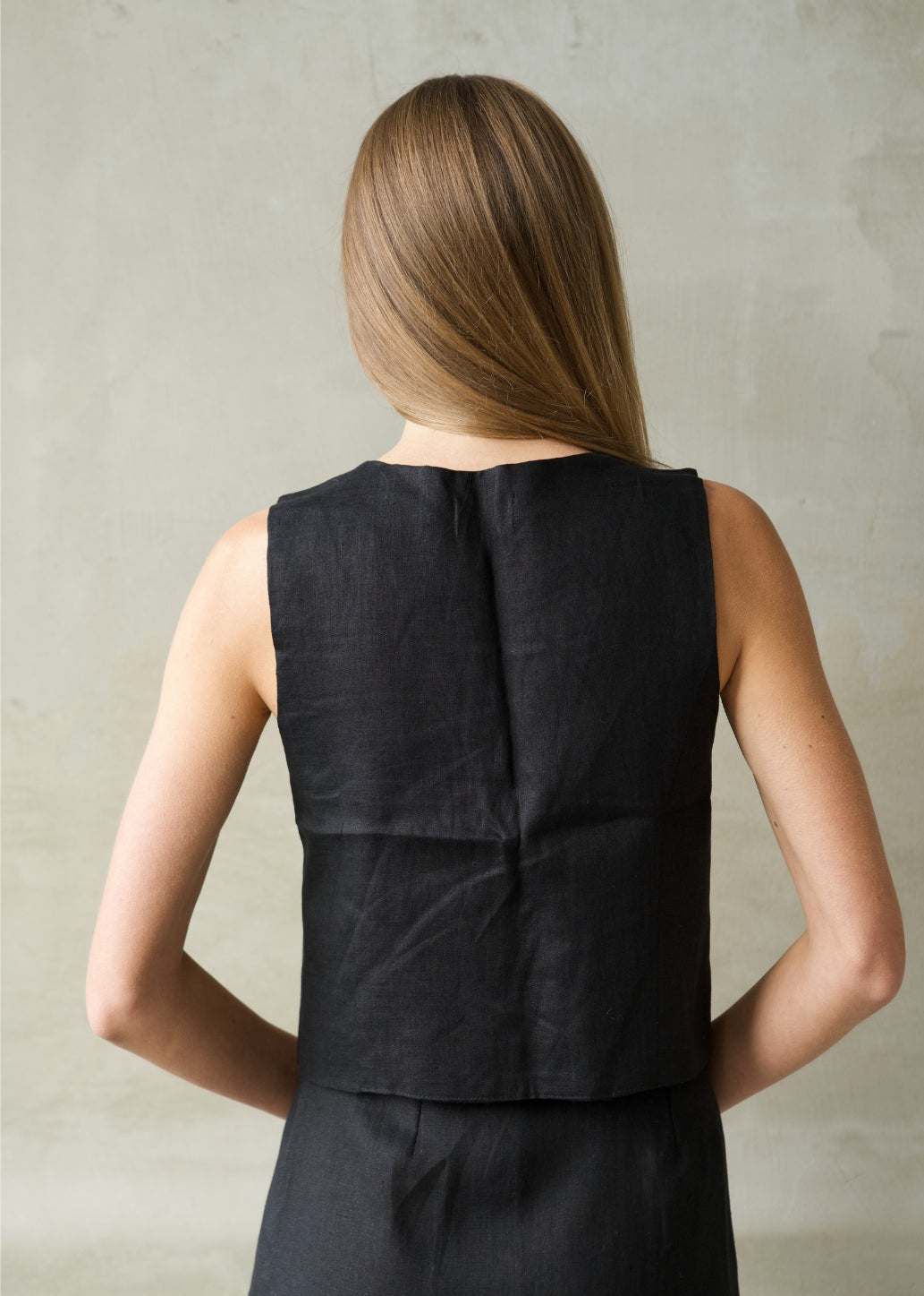 VIP【関税送料無料】希少 P.a.r.o.s.h. Black linen vest Linen Tie Front Vest - Black – LINESSENSE